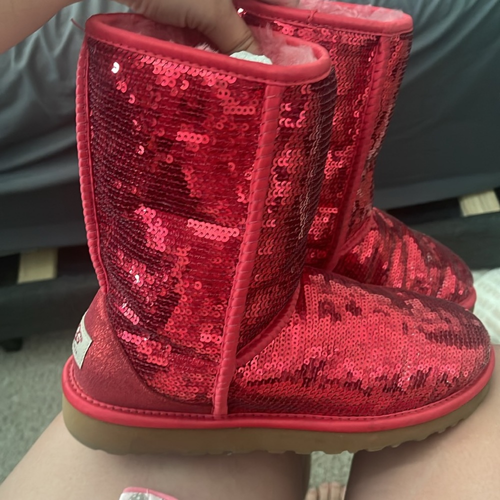 Red sequin UGGS - Picture 5 of 8